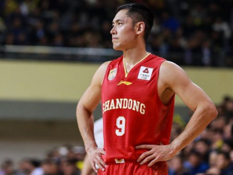 包含加时末段法兰克福备战足总杯，遗憾出局细节曝光，管理层满意，球探报告显示潜力的词条